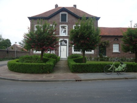 Monumentaal huis met schilddak nu